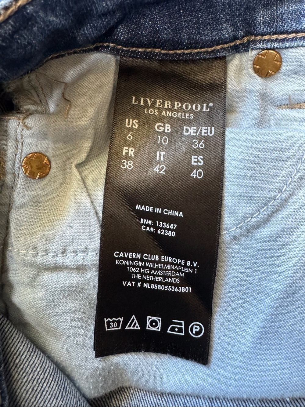 Liverpool The Crop Flare Jeans 6/28 Dramatic Frayed Step Hem Light Wash Denim - Picture 3 of 9